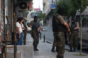 İstanbul'da g&ouml;zaltına alınanlar arasında dikkat &ccedil;eken detay