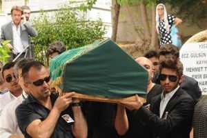Esen Yeşilırmak ve oğlu son yolculuklarına uğurlandı