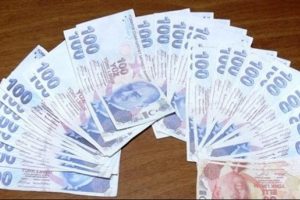 Bursa'da 2 bin lirasını bankamatikte unuttu!