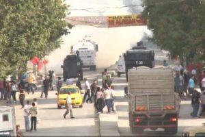 Gazi Mahallesi'nde polis m&uuml;dahalesi