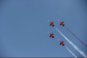 T&uuml;rk Yıldızları'ndan nefes kesen g&ouml;steri