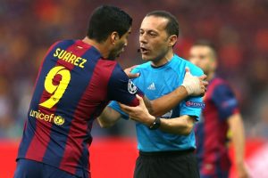 Suarez'den Arda Turan'a &ouml;vg&uuml;!
