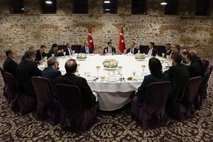 Başbakan Davutoğlu gazetecilerle toplantı yaptı