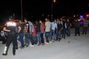 G&ouml;&ccedil;men ka&ccedil;ak&ccedil;ılığı operasyonu