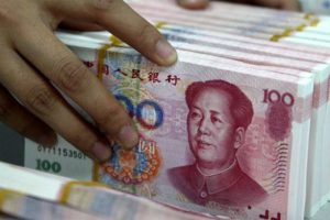 İlk kredisini yuan olarak verecek