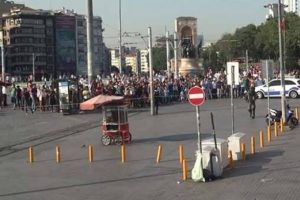 Taksim Meydanı'nda ş&uuml;pheli &ccedil;anta alarmı
