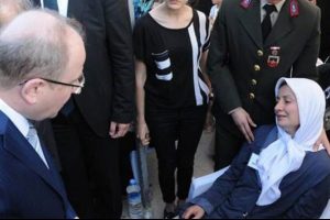 Şehit eşinden Bakan'a &ccedil;&ouml;z&uuml;m s&uuml;reci tepkisi