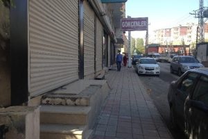 Doğubayazıt'ta kepenkler a&ccedil;ılmadı