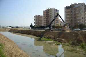 Bursa'da derelere yaz temizliği yapılıyor