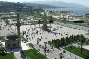 İzmir Konak Meydanı'nda bomba alarmı