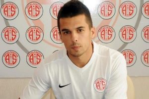 Josip Kvesic'den Antalyaspor'a 4 yıllık imza!