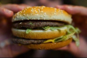 Fast-food &ccedil;alışanlarının saatlik &uuml;cretinde son sıralarda yer aldık