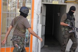 Hakkari'de 8 kişi g&ouml;zaltına alındı