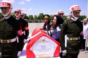 Şehit Binbaşı Arslan Kulaksız i&ccedil;in t&ouml;ren yapıldı