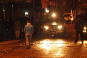 Y&uuml;ksekova karıştı! Esnaf kepenk indirdi