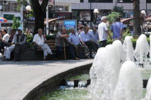 T&uuml;rkiye'nin en yağışlı ili Rize sıcaktan kavruluyor