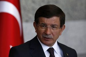 Başbakan Davutoğlu'ndan şehit ailesine başsağlığı