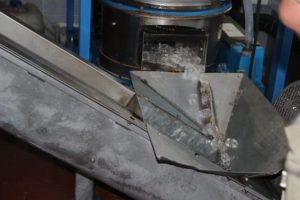 Buz fabrikaları talepleri karşılayamıyor