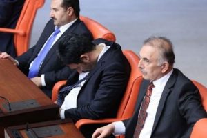 Uğur Işılak 'TBMM'ye uyumaya gitmiyorum' demişti ama...