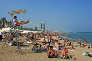 T&uuml;rkiye'ye gelmeyen turistler İspanya'ya gitti