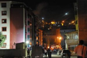 Hakkari'de Polis lojmanları ve TOMA aracına bombalı saldırı