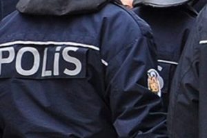 Bursa'da sahte polise inanmış gibi yapıp, poşete para yerine su şişesi koydu