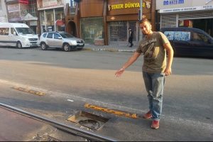 Bursa'da &ccedil;alınan r&ouml;gar kapakları kazaya davetiye &ccedil;ıkarıyor
