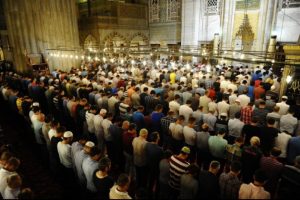 Kamu g&ouml;revlileri i&ccedil;in 'cuma namazı' talebi