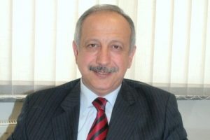 Ormanlardaki meyve ağa&ccedil;ları kesilince a&ccedil; kalan ayılar şehre iniyor