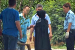 Suriyeli &ccedil;arşaflı kadın 'canlı bomba' paniği yaşattı