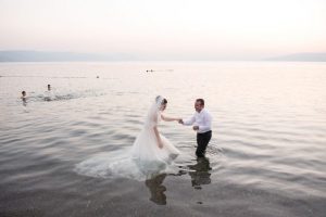 Bursa'da gelin ve damat sıcaktan bunalırsa...