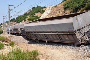 Y&uuml;k trenine bombalı saldırı
