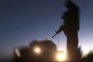 Zırhlı araca ses bombası atıldı