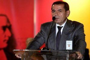 Galatasaray y&ouml;netimi taraftar tepkisinden &ccedil;ekiniyor