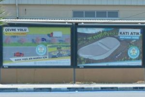 Bilboardlardan T&uuml;rk bayrağı resimlerinin s&ouml;k&uuml;ld&uuml;ğ&uuml; iddiası