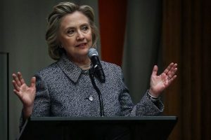 Clinton'ın paylaşılmamış e-postaları yayınladı