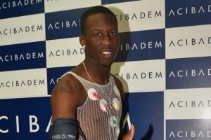 Bursaspor'un yeni transferi Advincula sağlık kontrol&uuml;nden ge&ccedil;ti