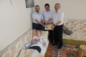 Bursa'da engelli &ouml;ğrenciye hediye tablet