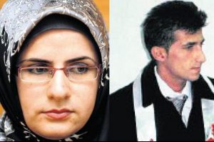 Eşini boğdu, beraat etti bir de tazminat kazandı!