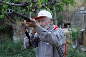 '74'l&uuml;k dede' asker olmak istiyor