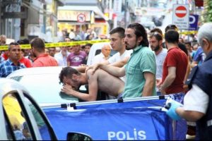 Pompalı t&uuml;fekli saldırı: 1 &ouml;l&uuml;,4 yaralı