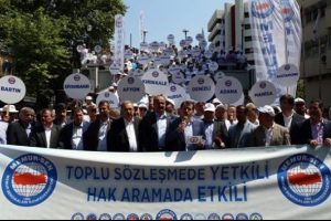 Memurlarla h&uuml;k&uuml;met toplu s&ouml;zleşme masasına oturuyor