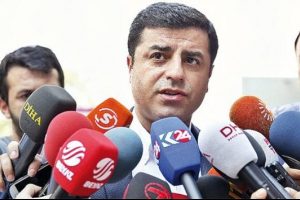 Demirtaş'tan h&uuml;k&uuml;mete ve PKK'ya &ccedil;ağrı!