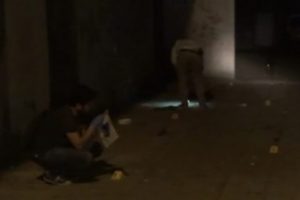 Sigarasına &ccedil;akmak isteyen gence ateş ettiler