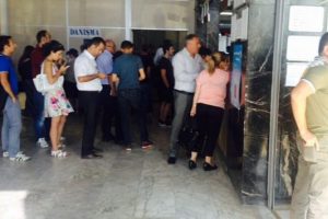 Sistem arıza yaptı pasaport kuyruğu uzadı
