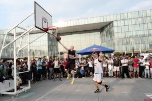 Bursa'da nefes kesen basketbol g&ouml;sterisi