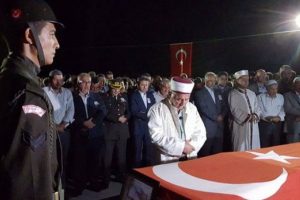 Şehit er Medet Mat'in cenazesi, ailesinin isteğiyle gece toprağa verildi