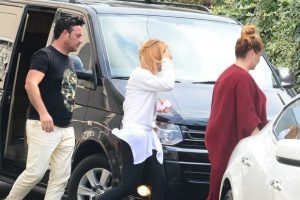 Hadise makyajsız g&ouml;r&uuml;nt&uuml;lenince şof&ouml;r&uuml;n&uuml; fır&ccedil;aladı