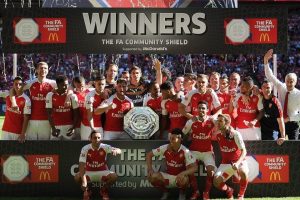 Arsenal kupayla başladı!