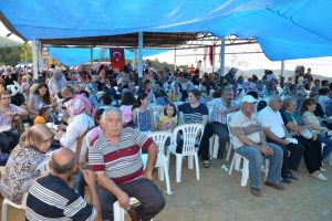 Bursa Gemlik'te G&uuml;venli Mahallesi sakinleri pilav g&uuml;n&uuml;nde buluştu